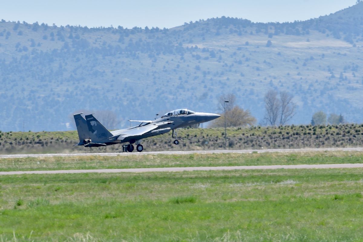 a us air force f 15c eagle from the 173rd fighter wing, oregon air national guard, lands on the runway following a training mission at kingsley field in klamath falls, oregon april 25, 2019  the 173rd fw is home to the sole f 15c training base for the united states air force us air national guard photo by senior master sgt jennifer shirar