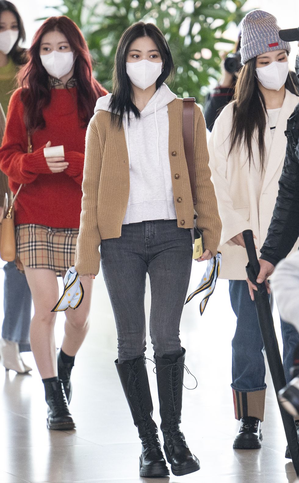 ryu jin of itzy poses for pictures after she arrived at gimpo international airport on nov 9th in gimpo, south korea photoosen