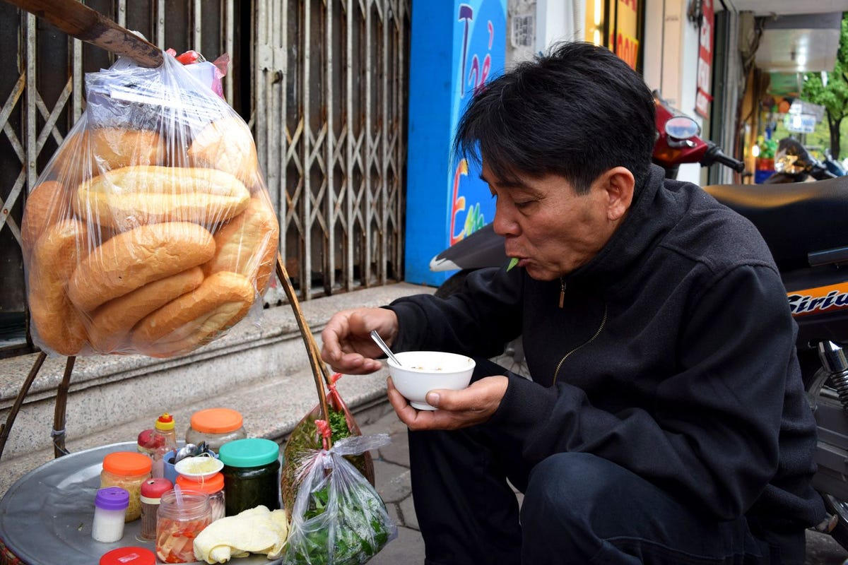 Hot Vit Lon eten op straat
