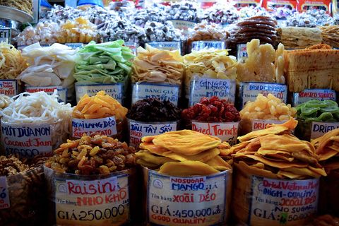 In Vietnam houden ze van gedroogd eten in alle vormen en maten gedroogd vlees zeevruchten en fruitMijn favorieten zijngedroogde gezoete gember en gedroogde mango