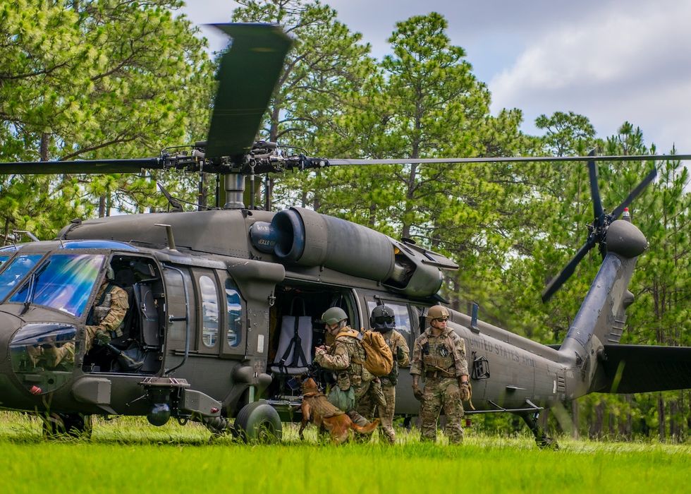 Vehicle, Helicopter, Helicopter rotor, Rotorcraft, Military helicopter, Aircraft, Mode of transport, Black hawk, Aviation, Military organization, 