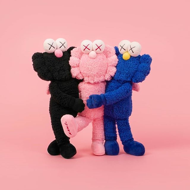 Stuffed toy, Pink, Toy, Plush, Interaction, Fur, Crochet, Textile, Animation, Gesture, 