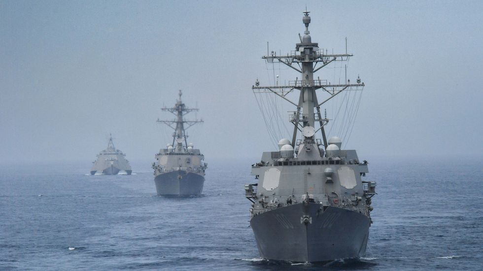 190725 n gw654 1037 pacific ocean july 25, 2019 the arleigh burke class guided missile destroyer uss kidd ddg 100, front, the arleigh burke class guided missile destroyer uss pinckney ddg 91, middle, and the independence variant littoral combat ship uss omaha lcs 12 transit the pacific ocean kidd, pinckney and omaha are conducting routine operations in the eastern pacific ocean us navy photo by mass communication specialist seaman olympia o mccoyreleased
