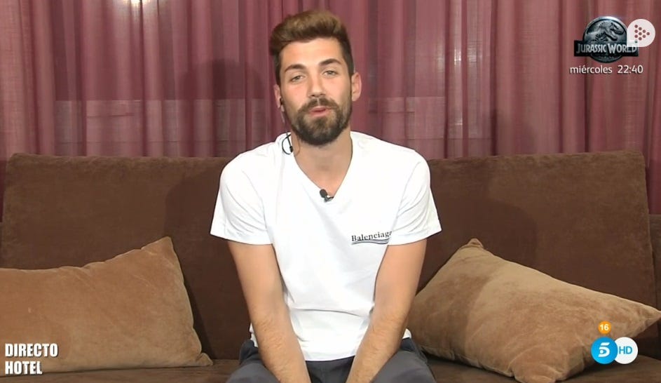 Facial hair, Arm, Neck, Leg, Beard, Muscle, Sitting, Thigh, Abdomen, 