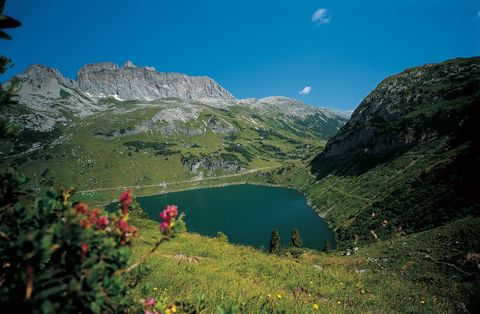 En om alles af te sluiten kunnen we nog even wegdromen bij de mooiste plek in Oostenrijk het Formarinmeer en de Rode Wand een imposante bergketen die hierover uitkijkt Al een beetje tot rust gekomen