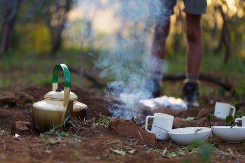 Een belangrijk onderdeel van de cursus is een survival tracking drie dagen en twee nachten trekken de cursisten de wildernis in met eten drinken en slaapspullen op hun rug om de geleerde rangervaardigheden in praktijk te brengen Het is een fysiek en mentaal uitputtende tocht waarbij zemidden in de wildernis overnachten eten van een kampvuur en niet kunnen douchen
