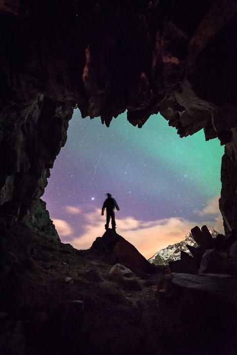 In deze grot hebben we die nacht geslapen Voor mijn vriend was deze foto een test in doorzettingsvermogen hij moest stilstaan op de glibberige rots tot ik tevreden was met het beeld