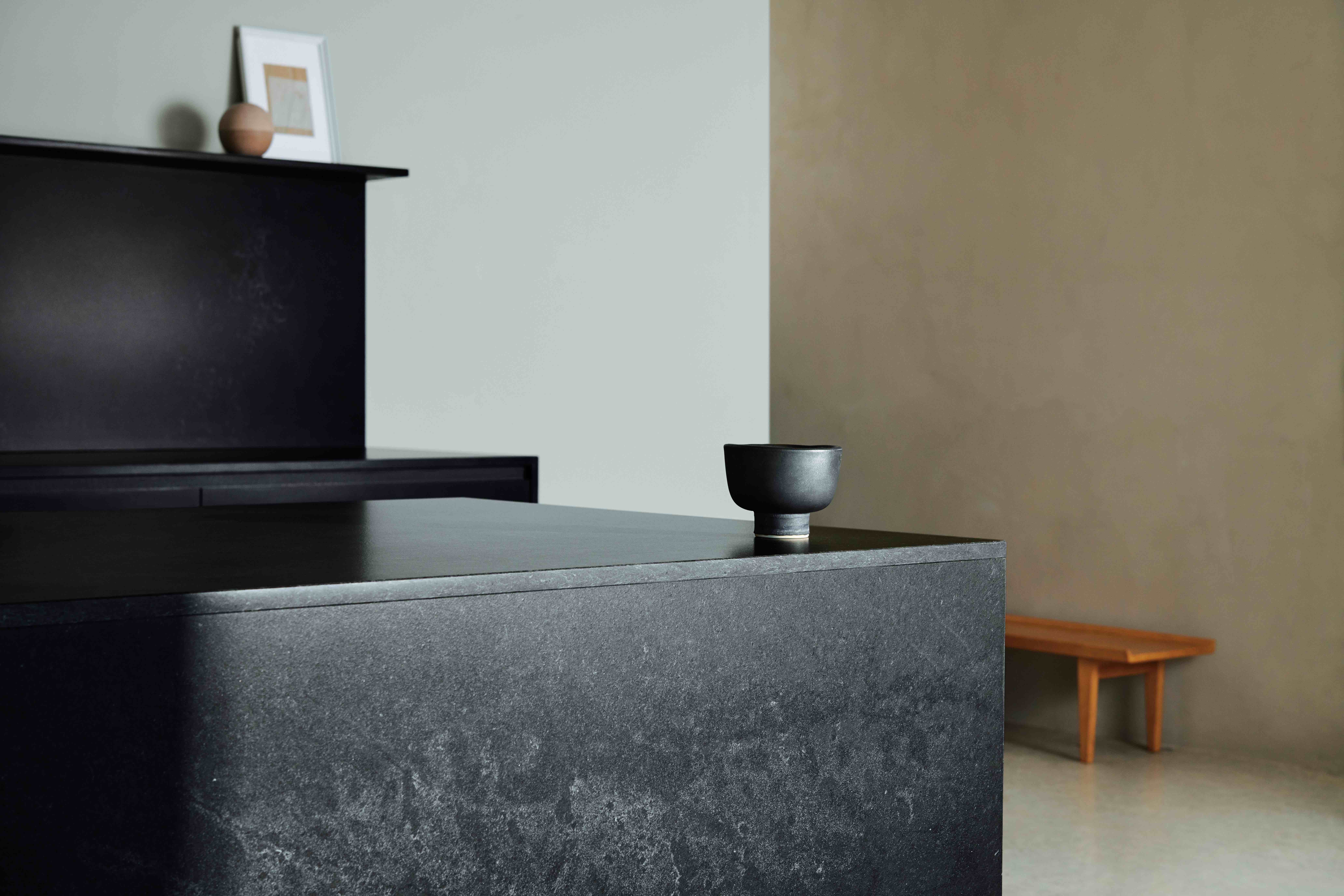 Caesarstone's Black Tempal kitchen surface caesarstone's black tempal kitchen surface