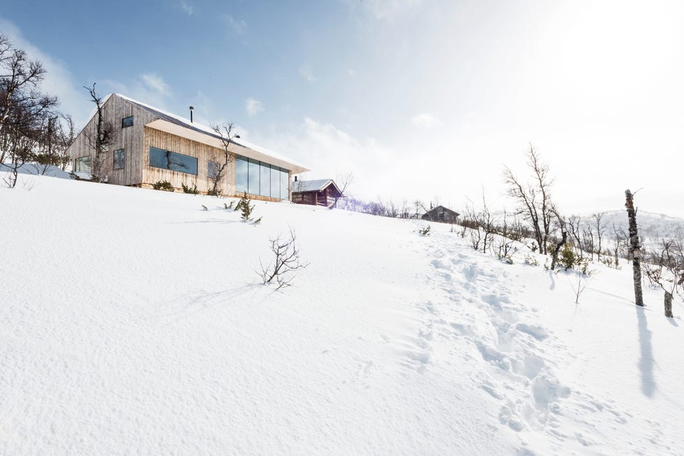 Norwegian wooden hytte with a Scandinavian minimalist aesthetic