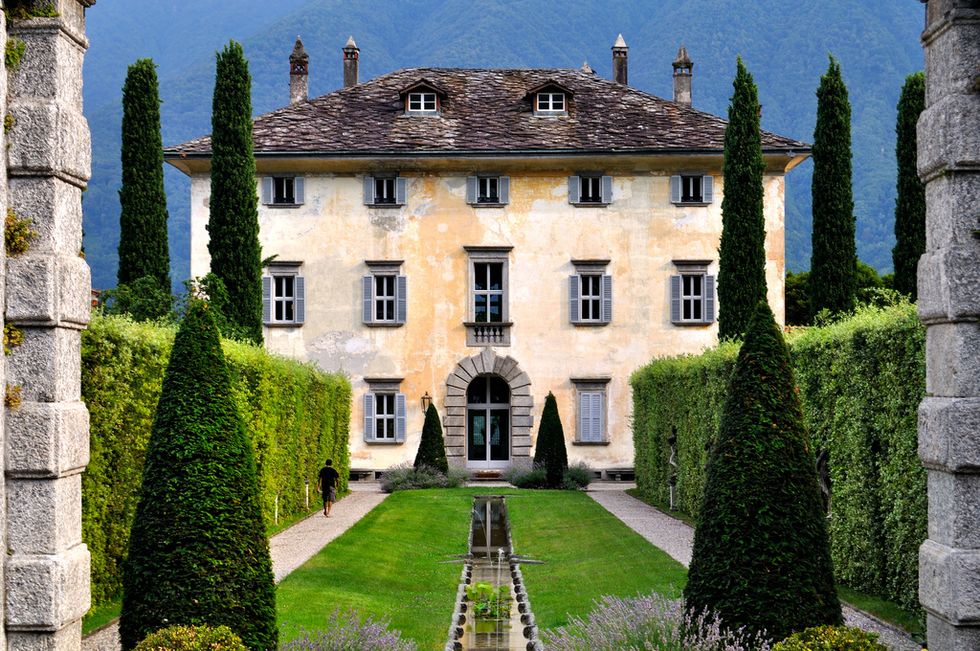 Building, Estate, Property, House, Mansion, Château, Tree, Stately home, Architecture, Manor house, 