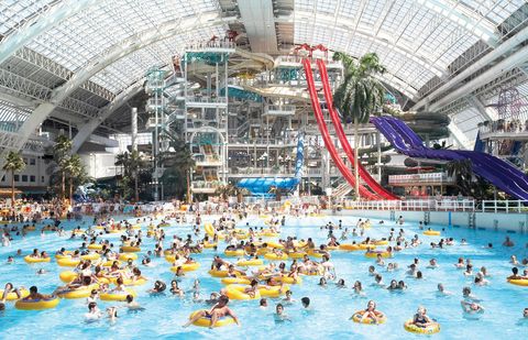 Swimming pool, Water park, Amusement park, Leisure centre, Leisure, Recreation, Park, Fun, Nonbuilding structure, Vacation, 
