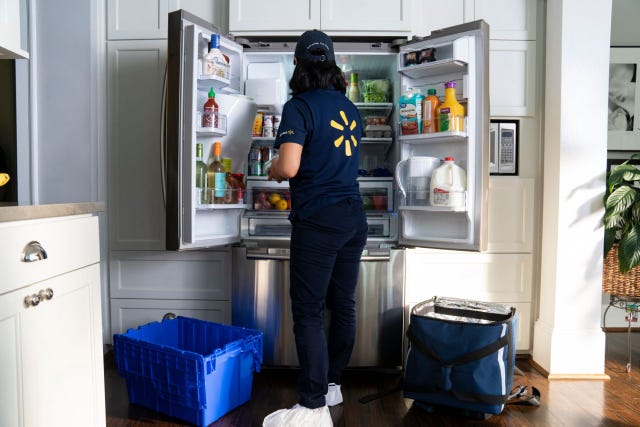 Room, Shelf, Furniture, Recycling bin, Refrigerator, Major appliance, Waste container, Shelving, Waste containment, Interior design, 