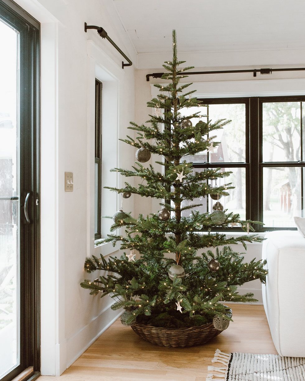modern and mininmal christmas tree