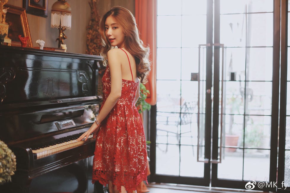 Red, Dress, Fashion, Room, Formal wear, Photo shoot, Pianist, Photography, Electronic device, Long hair, 