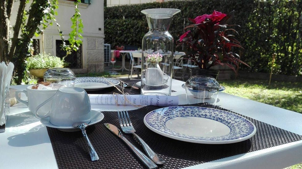 Ontbijt in de tuin van Villa Ricci