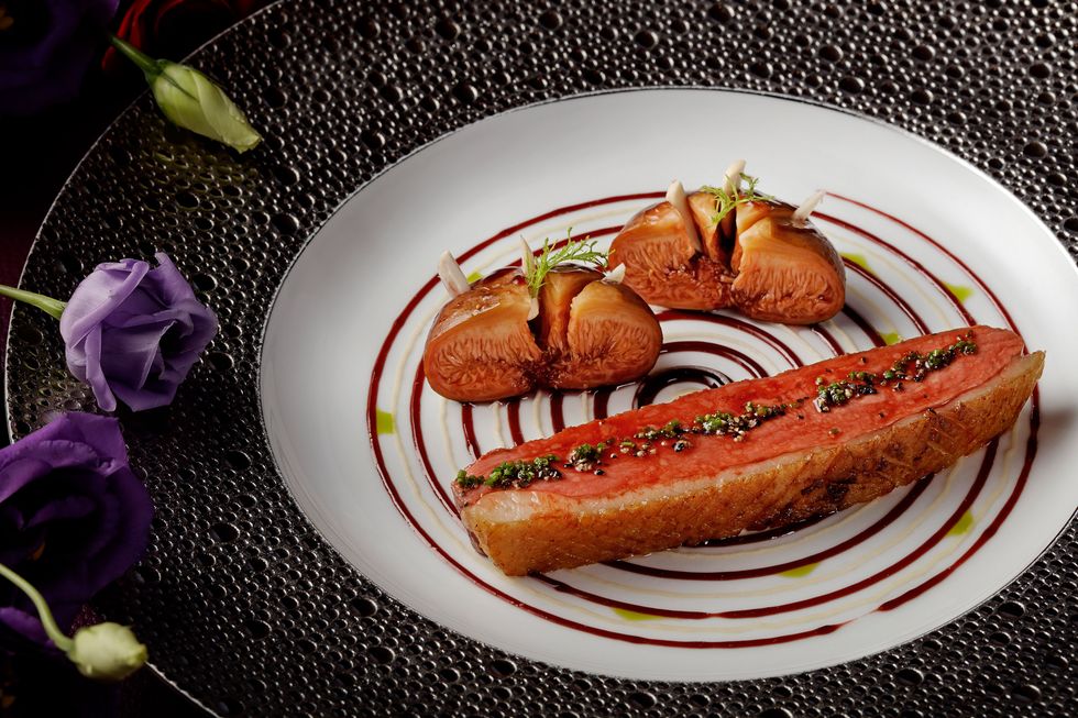侯布雄法式餐廳「七夕情人節套餐」浪漫登場！法國藍龍蝦、北海道紫雲丹海膽打造奢華視覺、味覺雙重饗宴
