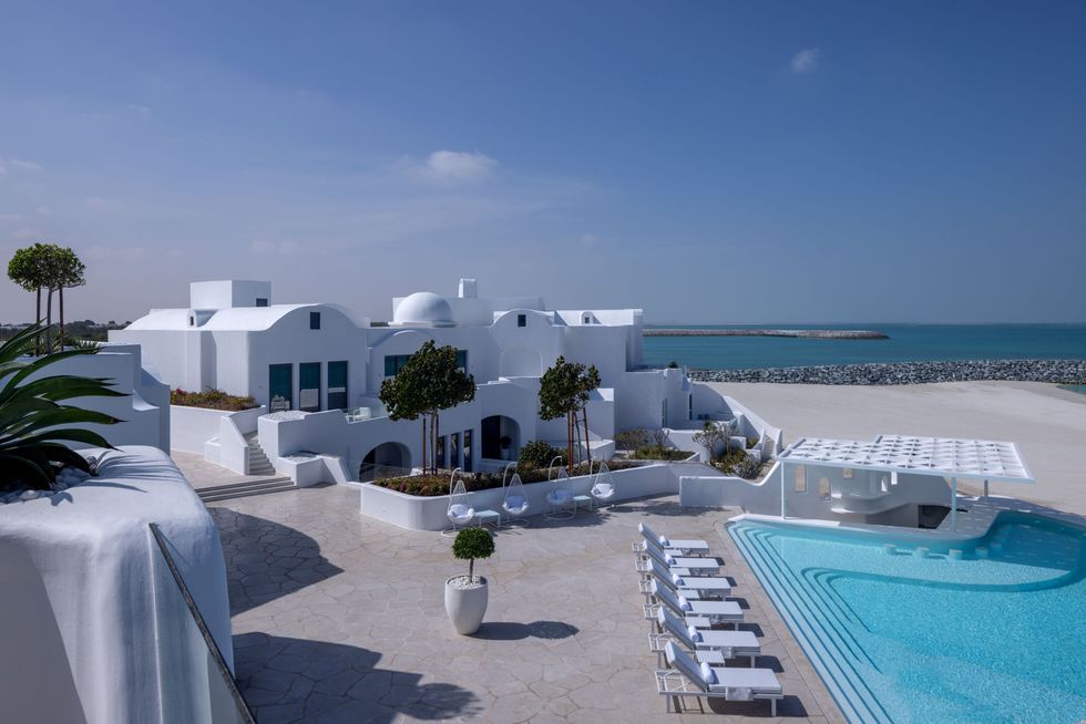 地中海美景與阿拉伯風情一次擁有—阿布達比聖托裡尼安納塔拉度假酒店全新開幕