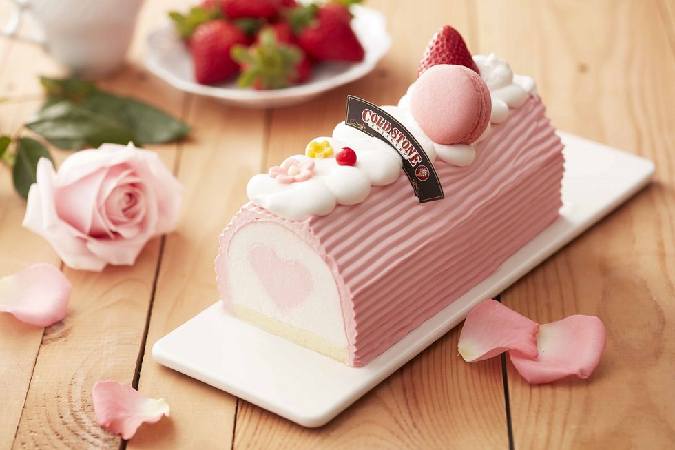 Food, Pink, Cake, Sugar paste, Dessert, Cuisine, Cake decorating, Sweetness, Torte, Pasteles, 