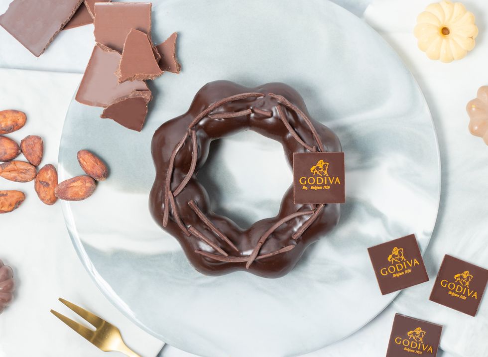 mister donut x godiva巧克力強勢回歸！限量五款榛果焦糖可可碎粒波堤、黑巧蛋糕圈別錯過
