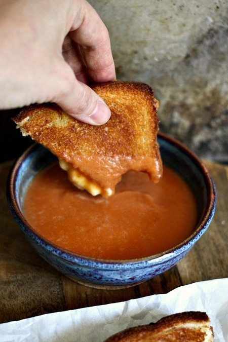 Simple 6 Ingredient 6 Minute Creamy Tomato Soup