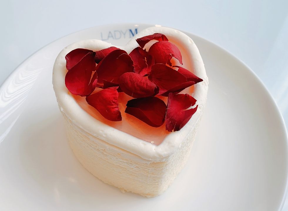 《lady m》七夕情人節蛋糕「 玫瑰千層、皇冠巧克力」