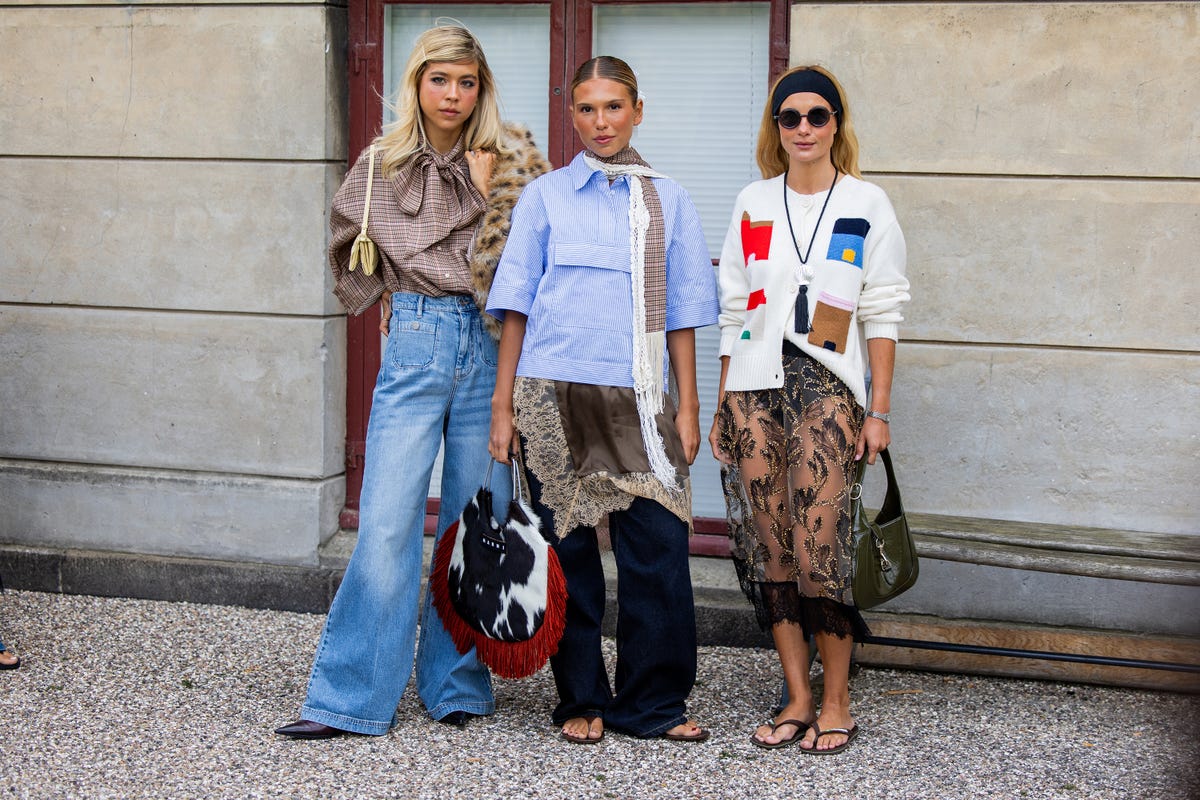 6 shoes to style with flared jeans, the most versatile autumn denim trend