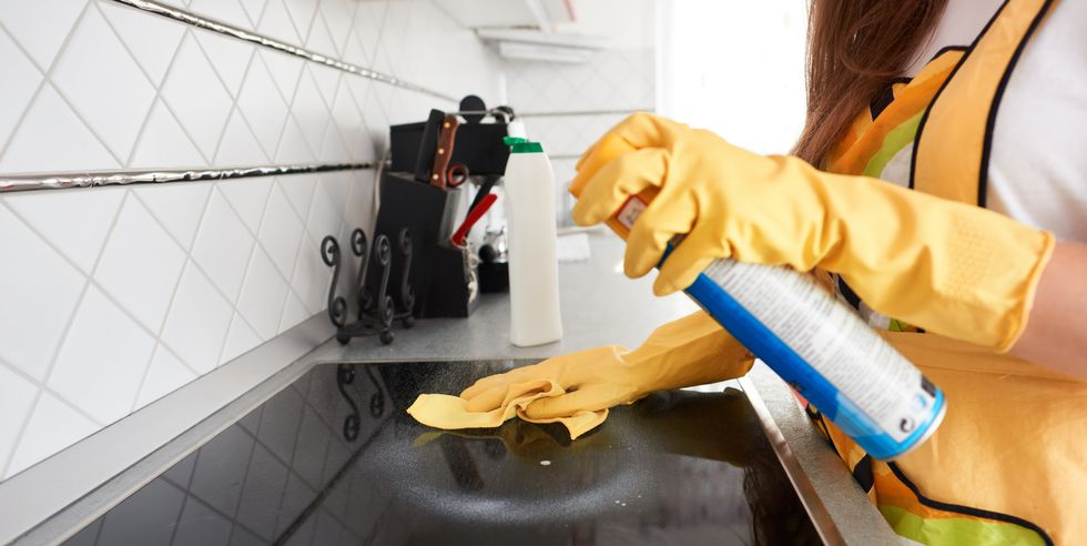 6 things you need to clean the hob in record time
