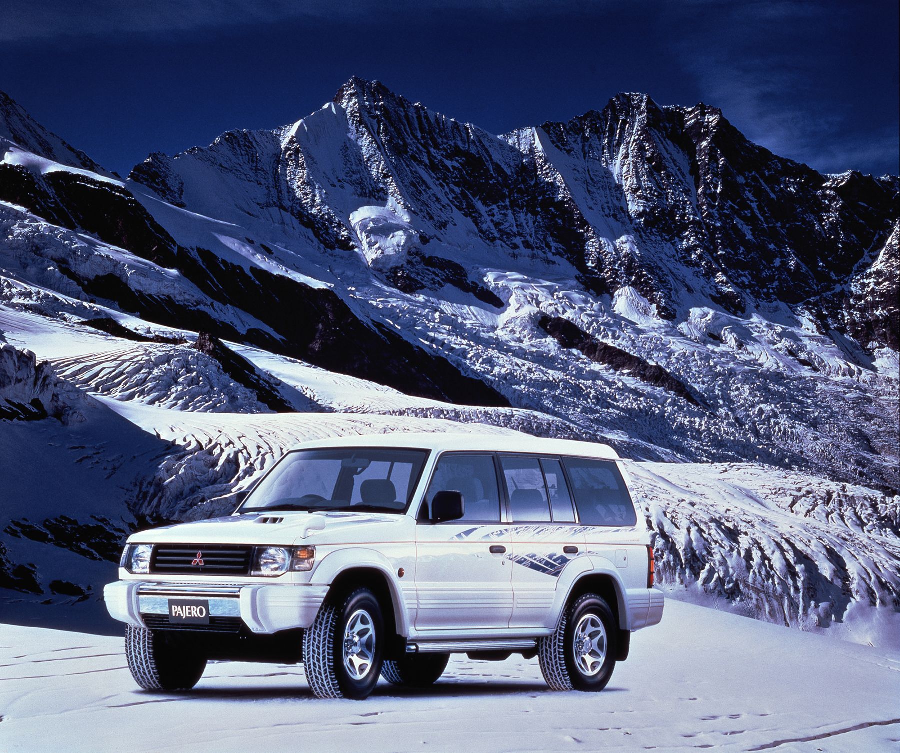 懐かしの名車】三菱「パジェロ」：新境地を切り開いた日本の名作SUV