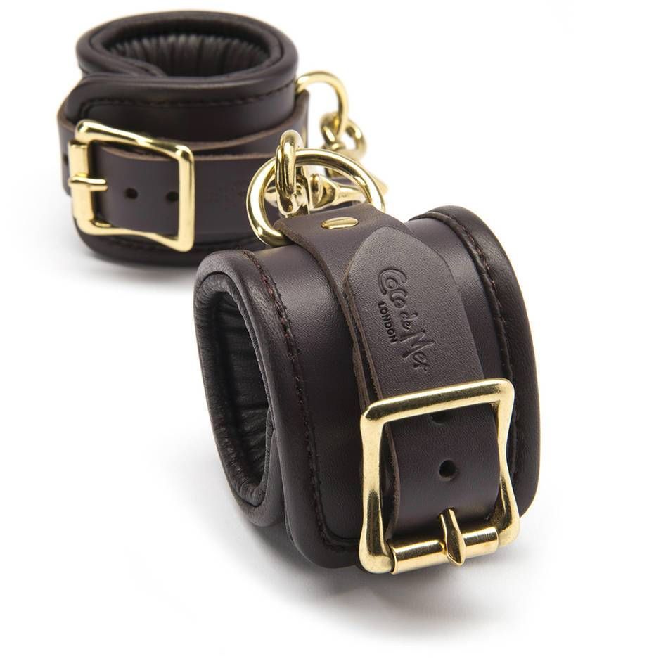 Product, Fashion accessory, Belt, Leather, Belt buckle, Buckle, Font, Strap, 