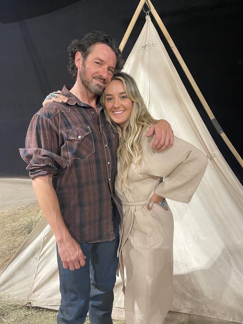 Set Photos Of Yellowstone With Lainey Wilson 