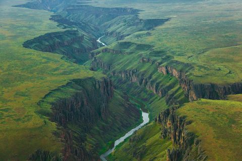 De hoofdtak van de rivier de Owyhee snijdt door de wildernis van Idaho