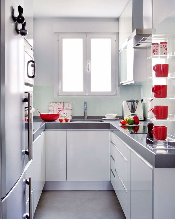 Cocina en C con luz led  Led cocina, Cocina integral blanca, Diseño de  interiores de cocina