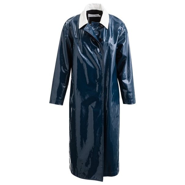 Clothing, Outerwear, Sleeve, Dress, Coat, Trench coat, Robe, Overcoat, Collar, Day dress, 
