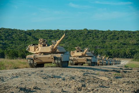 troopers with 3rd battalion, 8th cavalry regiment, 3rd armored brigade combat team, 1st cavalry division prepare test fire the us army’s new m1a2 sepv3 abrams main battle tank, fort hood, texas, august 18, 2020 after the greywolf brigade conducts a test fire on every tank they will dial in their sites by “zeroing” the tanks main gun, ensuring they are fully prepared to conduct future gunnery live fire exercises