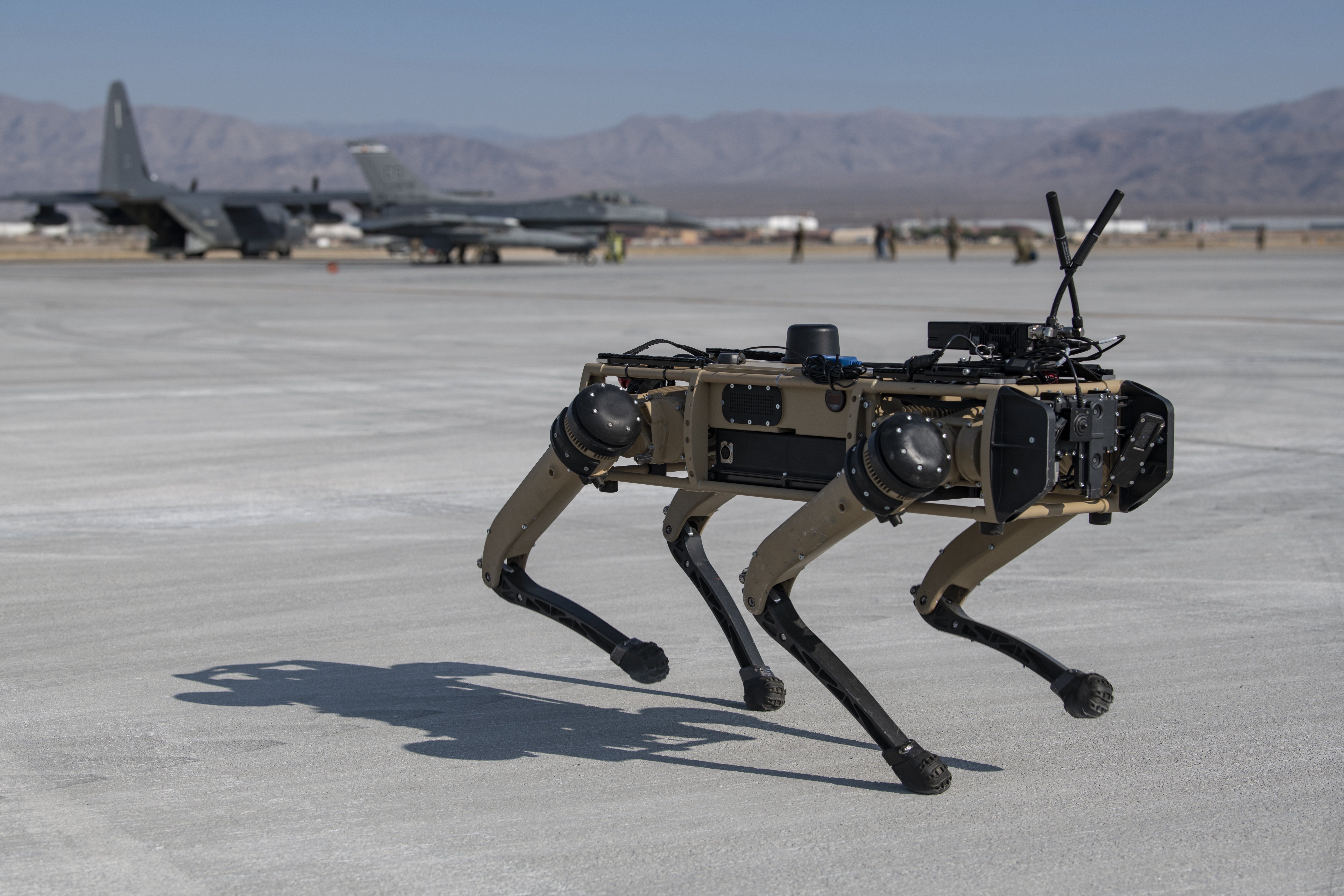 Opmærksomhed Orkan Ged Robot Dogs for U.S. Air Force - What You Need to Know About Ghost Robotics  Vision 60