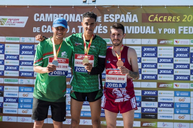 Ouassim Oumaiz con el oro del Campeonato de España de cross