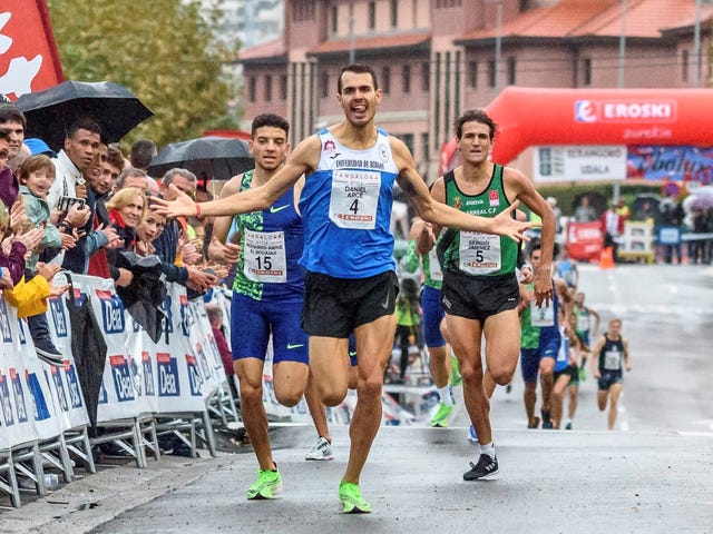 Dani Arce gana en la Milla de Berango