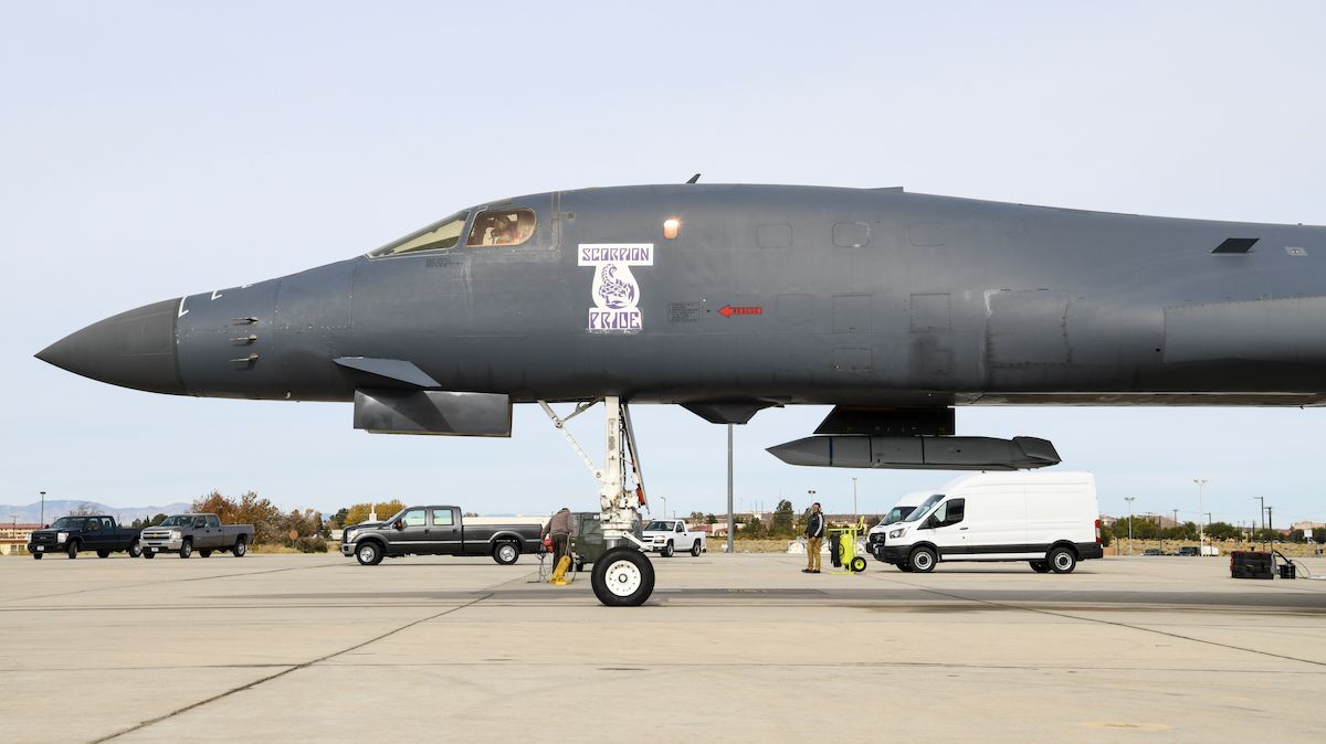 B-1 Bomber Video: Watch B-1B Lancer Cruise Missile Test Footage