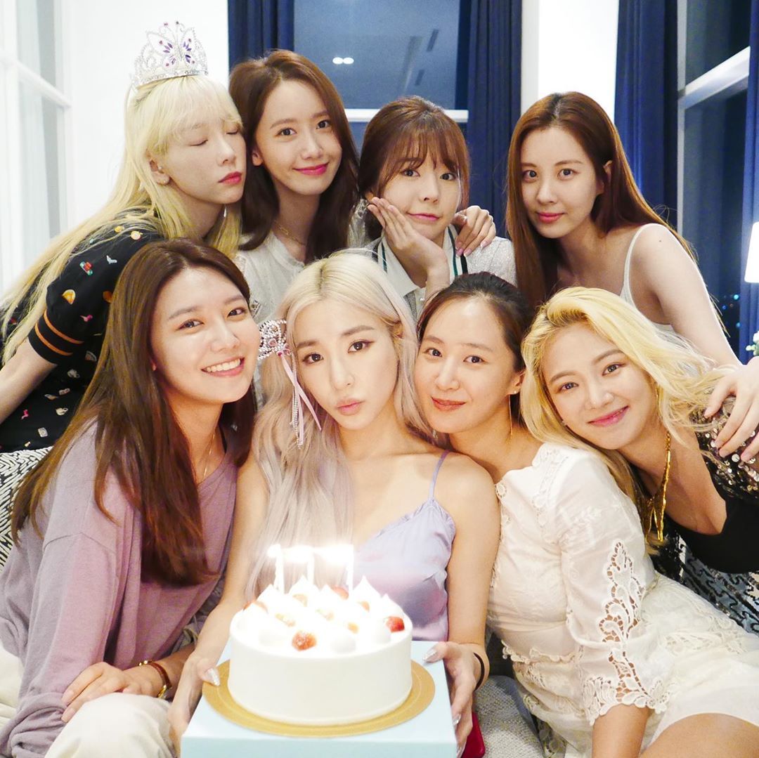 黃美英 Tiffany Young 黃美英30歲生日讓「少女時代」合體慶祝！