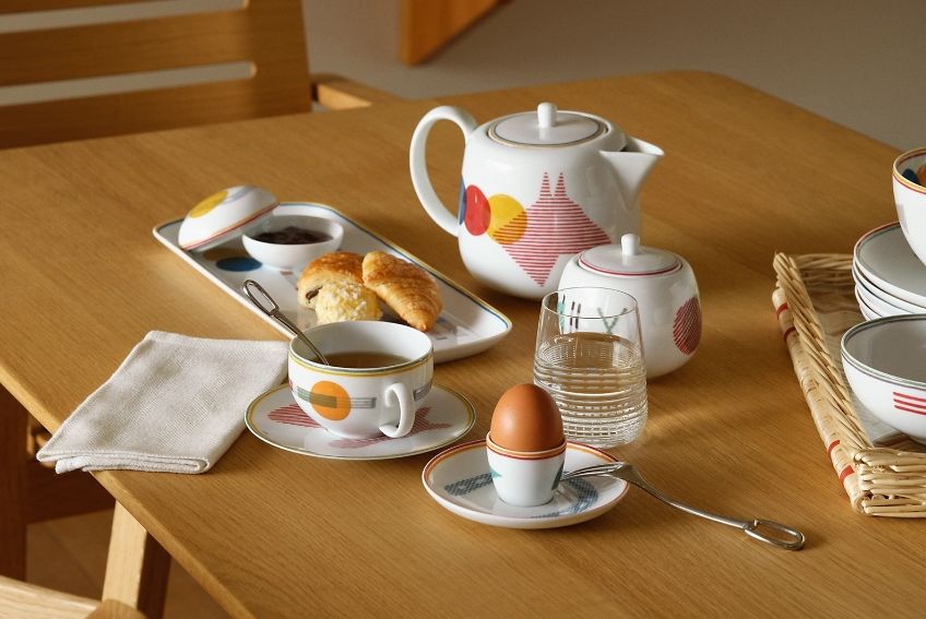 a table with tea cups and saucers