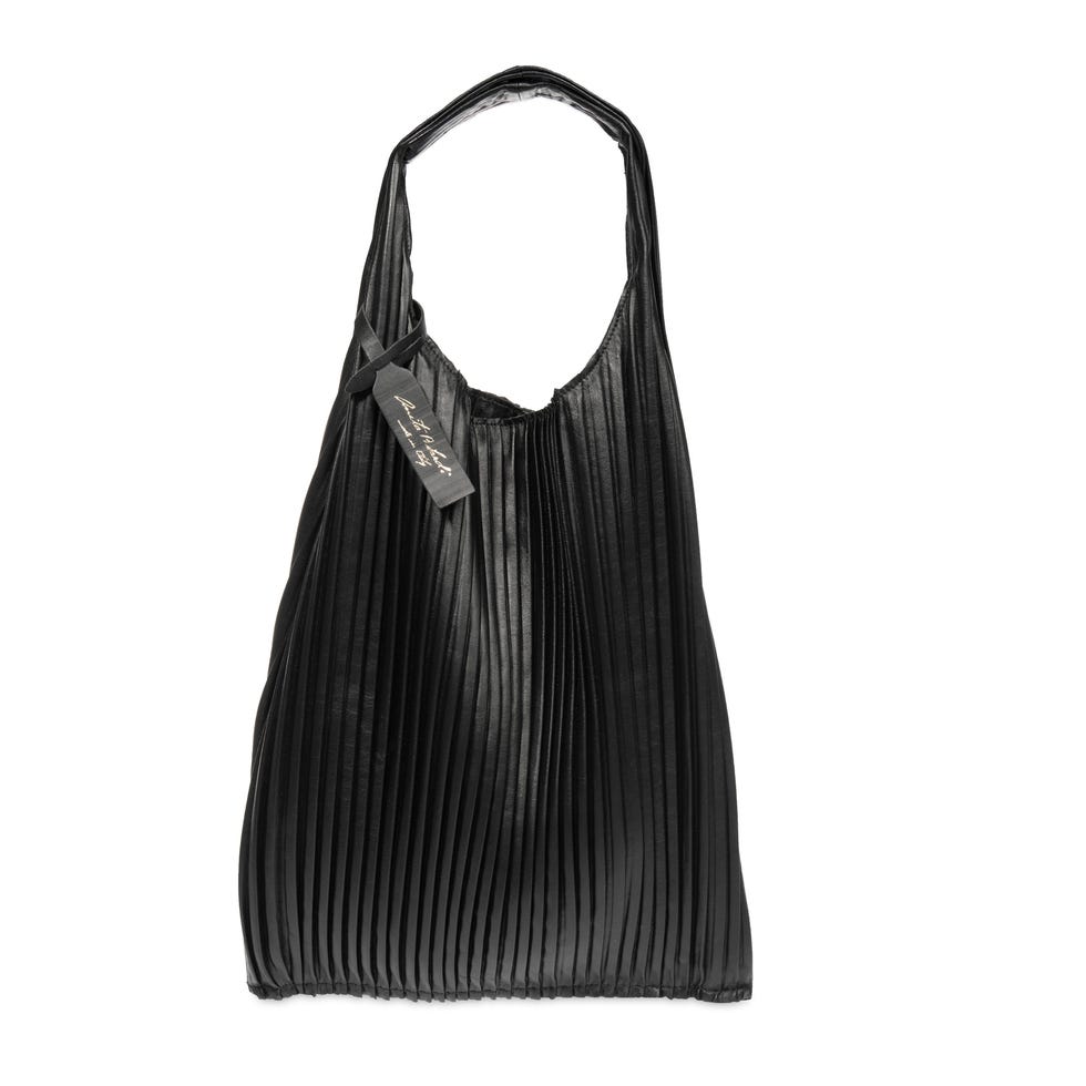 Product, White, Style, Black, Monochrome photography, Grey, Black-and-white, Brand, Shoulder bag, Fashion design, 