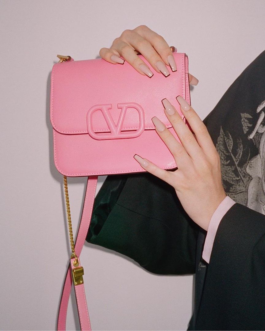 Jessica 同款 Valentino Garavani VSLING 粉紅色包包