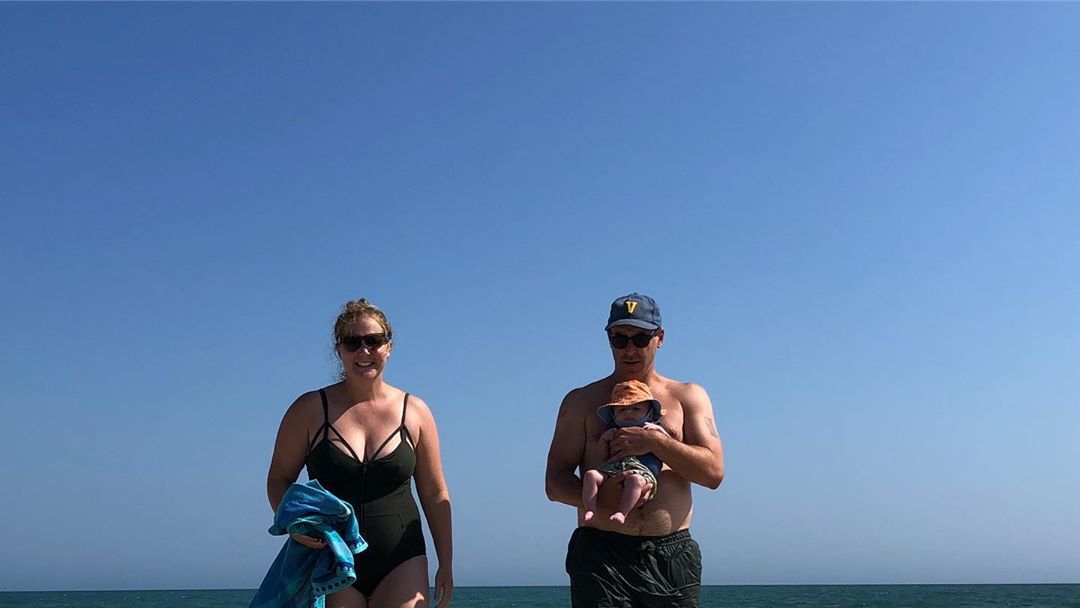Amy Schumer pokes fun at her saggy post-baby boobs with this new