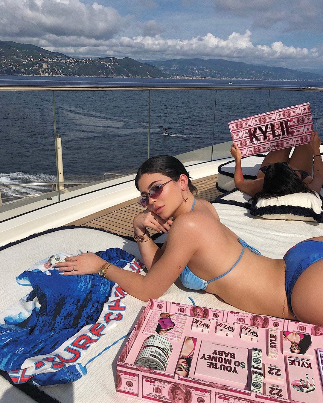 Critican a Kylie Jenner en Instagram por esta foto en bikini