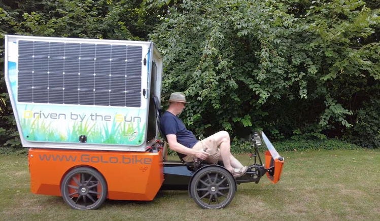 Questo mini camper a pannelli solari costa come uno scooter e
