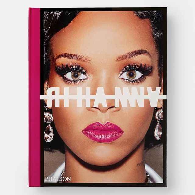 リアーナが自伝的ヴィジュアルブック『The Rihanna Book』を発売