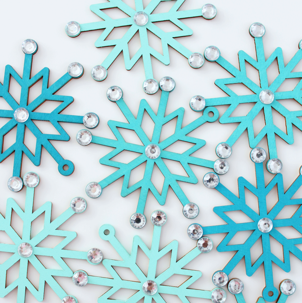 Sparkly Snowflake Craft for Kids - Toddler Approved