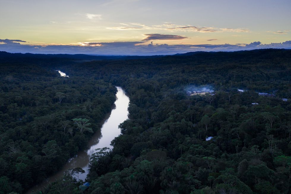 ecuador il villaggio di sarayaku e il río bobonaza incastonati nella foresta pluviale amazzonica
