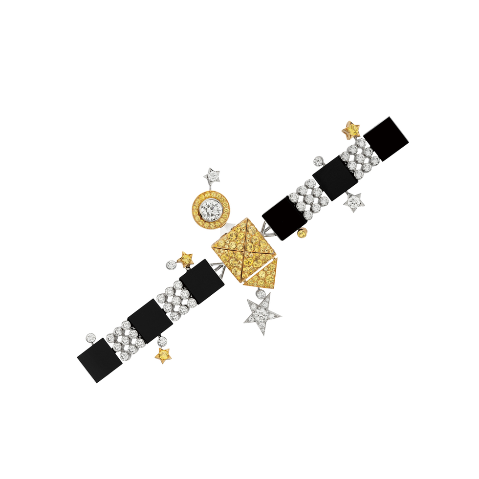 satellite harmonie 胸針，18k白金與黃金
鑲嵌鑽石、黃色藍寶石及縞瑪瑙
