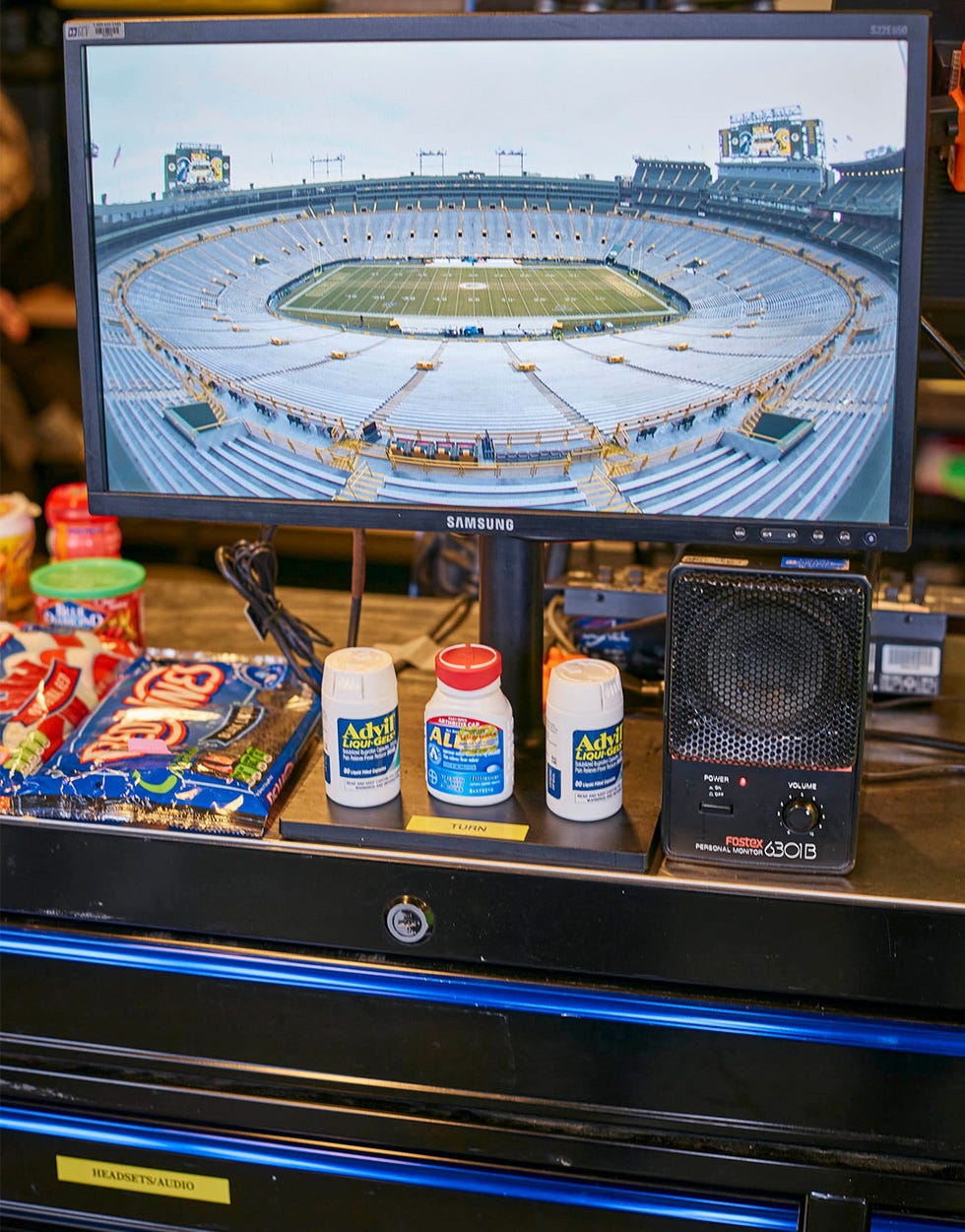 Behind-the-scenes with NFL sideline technology: Microsoft and Bose power  team communication – GeekWire